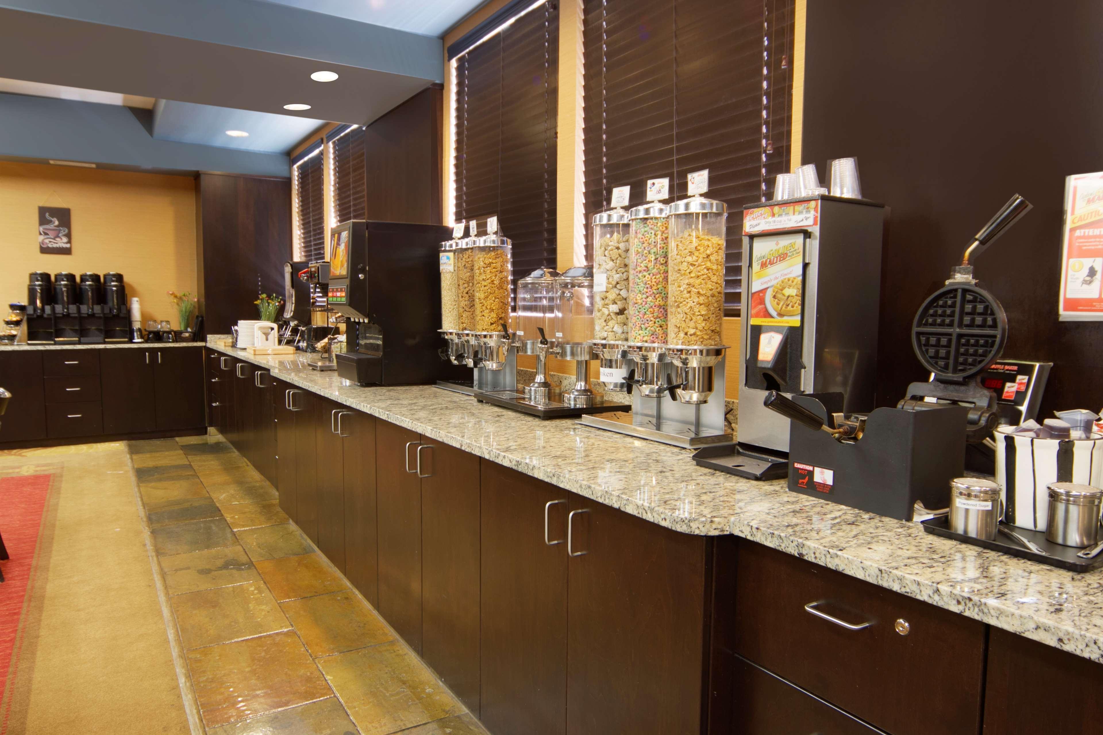 Best Western Bonnyville Inn&Suites Extérieur photo